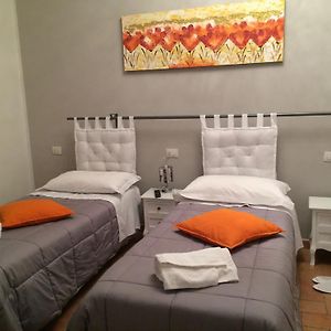 Room two separate beds